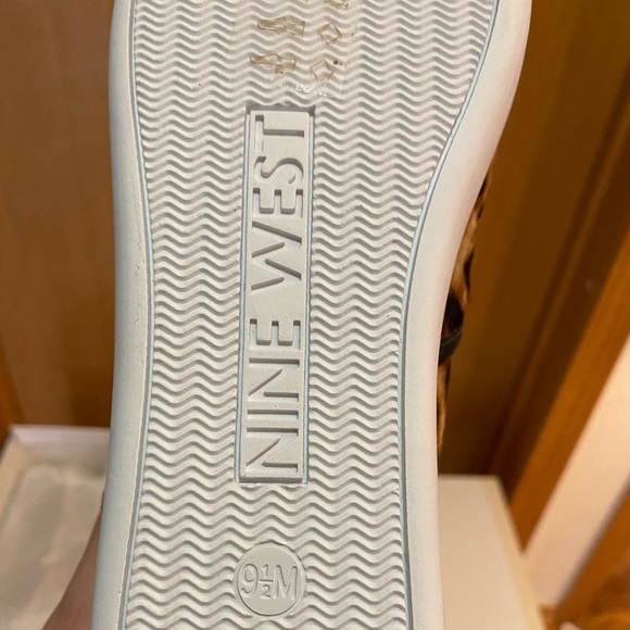 NINE WEST 9 1/2 SNEAKERS - leopard print - Picture 6 of 8